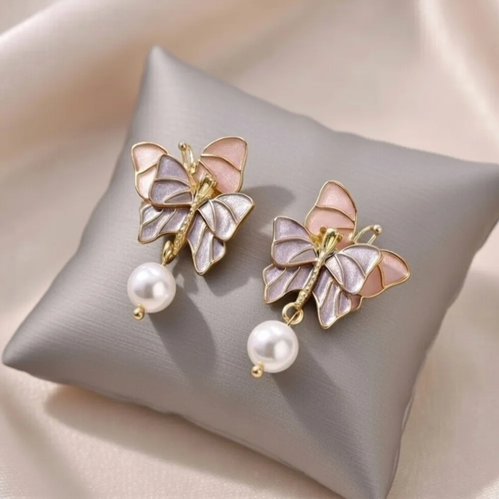 Intertwinning Butterflies - Image 2