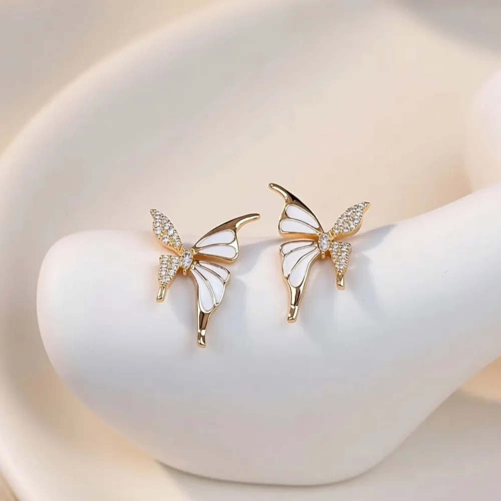 Glitter‑Wing Whites