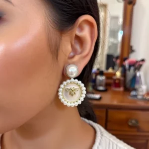 Bee-jeweled